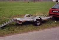 Motorradtransporter mit Seilwinde und Auflaufbremse