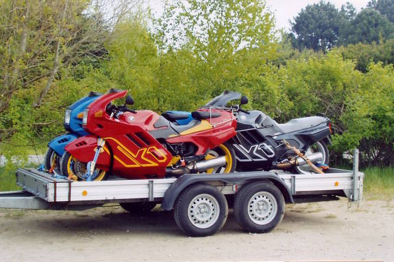 Autotransporter mit Auflaufbremse und Seilwinde